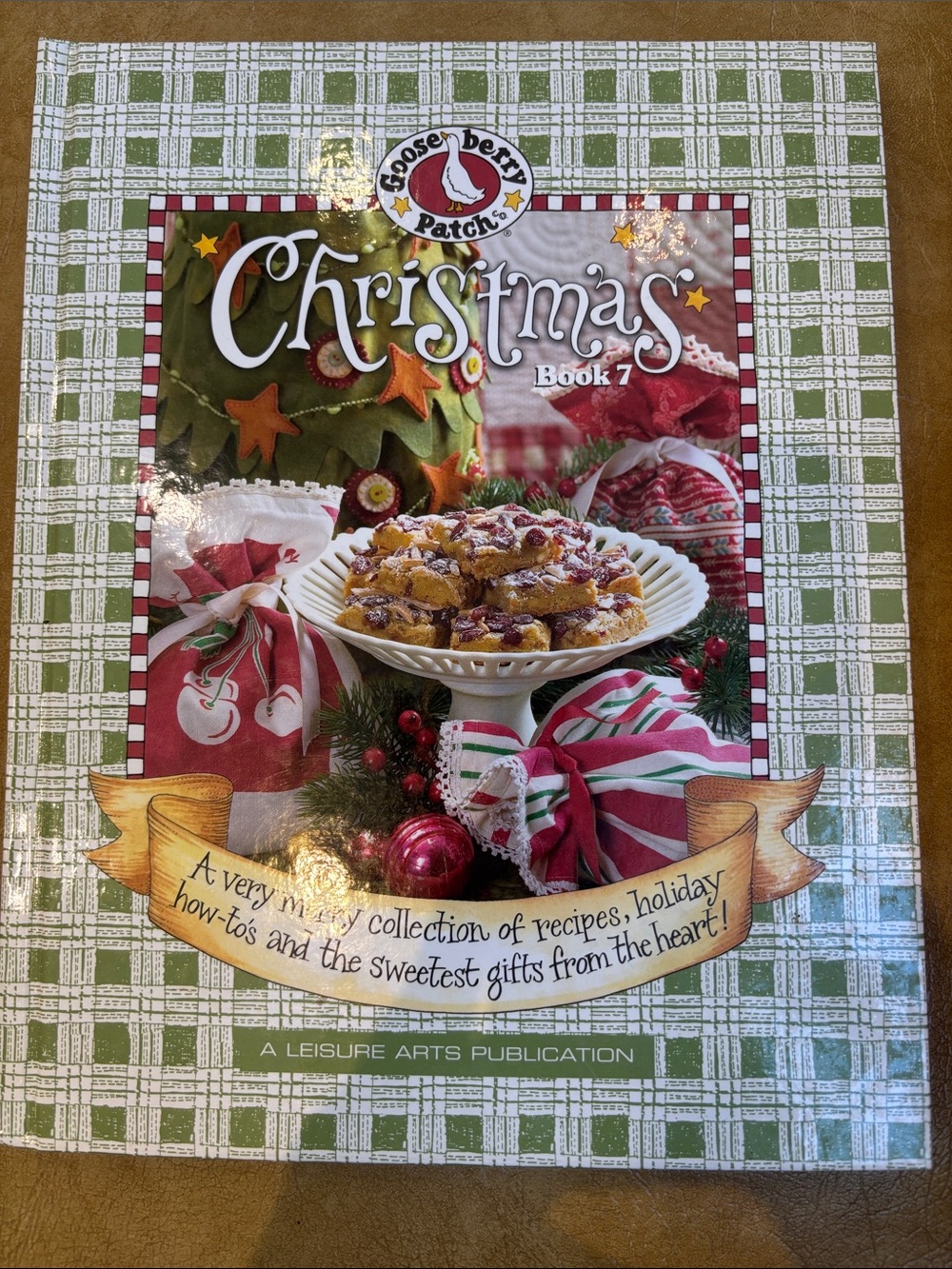 Gooseberry Patch Christmas Book 7 Cookbook Holiday Crafts Vintage 2005